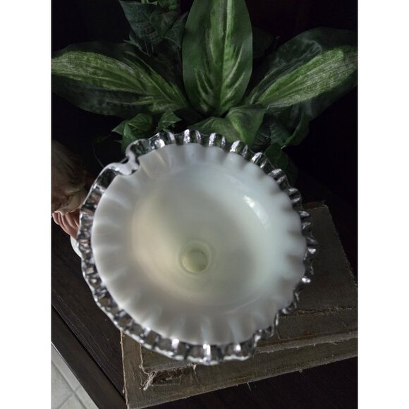 Vintage Fenton Milk Glass Cornucopia Vase – Silver Crest Ruffled Edge, 6" - Picture 9 of 10